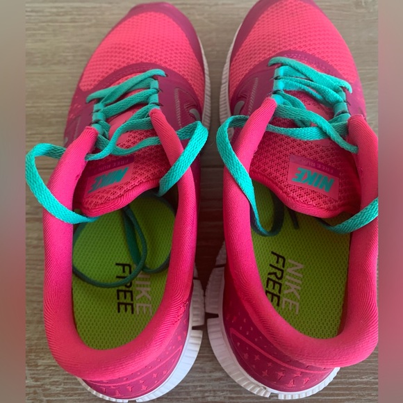 SZ 7.5 Nike Free Women’s Red/Green Athletic Shoes - Picture 5 of 12